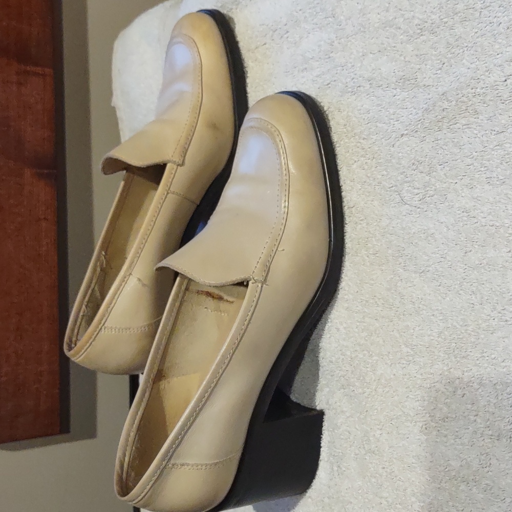 Nine West cream leather loafer shoes 9 Chunky Heel